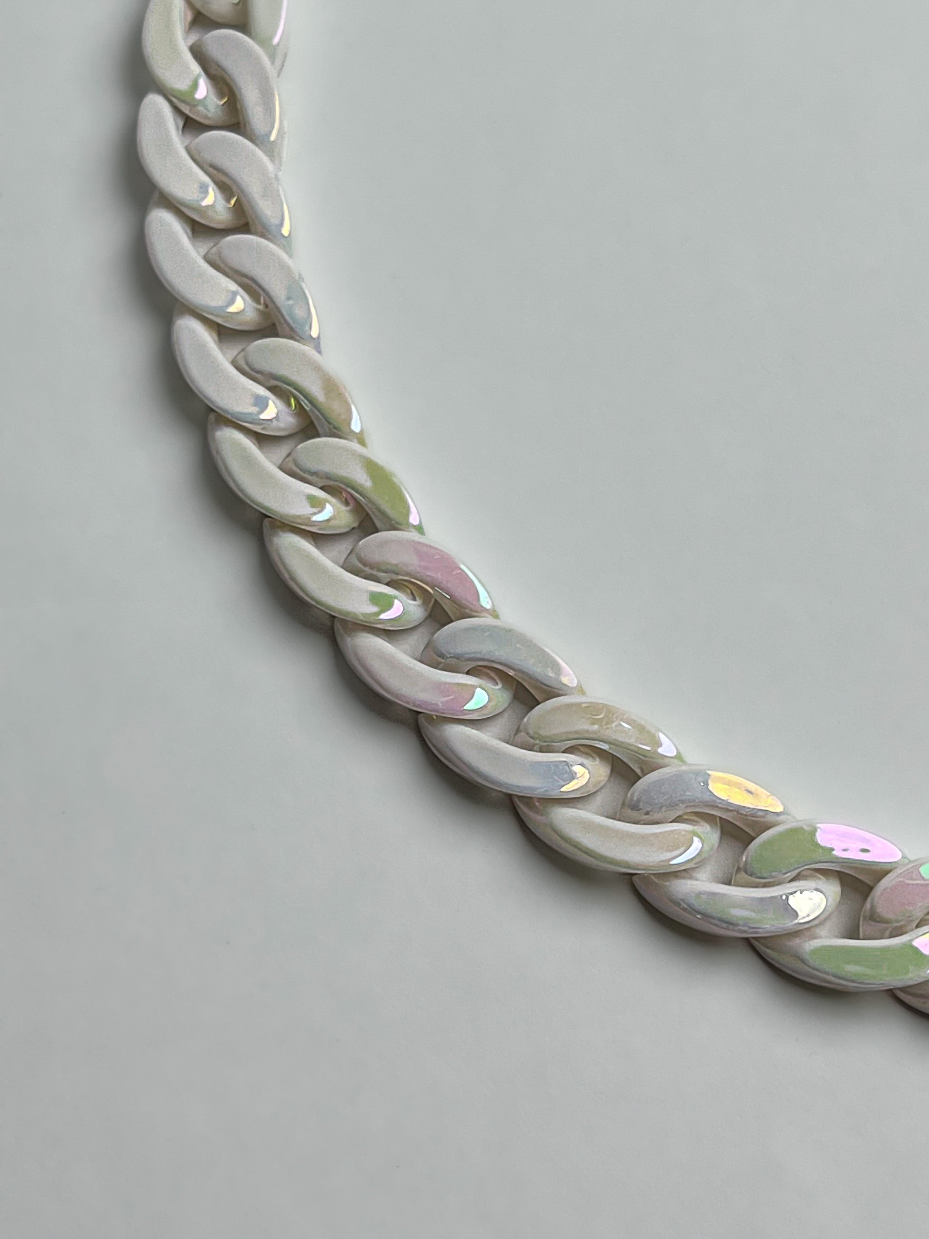 Chunky chain Iridescence